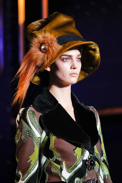 Look 67